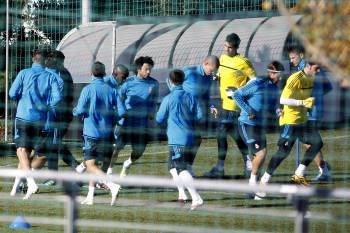 Los jugadores del Madrid, durante uno de los últimos entrenamientos en Valdebebas. (Foto: J.C. CÁRDENAS)