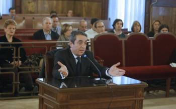 El exvicepresidente del Gobierno valenciano Víctor Campos, durante la cuarta jornada por el juicio de la conocida como 'causa de los trajes' del caso Gürtel (Foto: EFE)