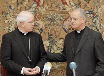 El arzobispo Julián Barrio, a la izquierda, al lado del nuevo obispo de Ourense, Leonardo Lemos (Foto: Pepe Ferrín)