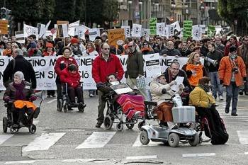 Imagen de una protesta para la mejora de la la Ley de Dependencia (Foto: EFE)