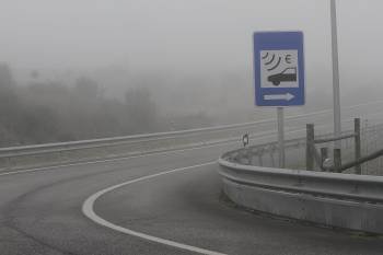 Una señal avisa del telepeaje en la A-24 en la Verín-Chaves-Viseu (Foto: Miguel Ángel)