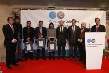 Rodríguez, Castillo, Outomuro, Regueiro, Alén, Vázquez, Rodríguez y Martiña, tras la entrega de los premios. (Foto: X.F.)