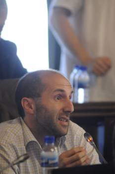 Gonzalo Pérez Jácome, durante un pleno del Concello. (Foto: M.P.)