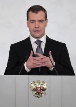 Medvédev, durante su discurso. (Foto: SERGEY ILNITSKY)