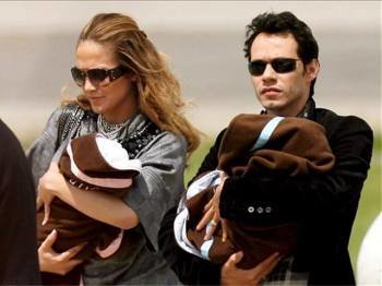 Marc Anthony y Jennifer López con sus hijos cuando aún eran pareja (Foto: Archivo EFE)