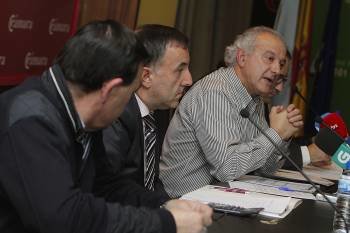 El presidente del Ourense, en la asamblea en la que fue nombrado y en la que anunció su inminente marcha. (Foto: JOSÉ PAZ)