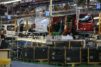 El brusco descenso de producción de coches en PSA Vigo provocó una oleada de EREs en la industria auxiliar este año.