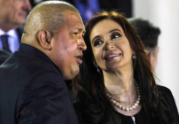 El venezolano Hugo Chávez, en un encuentro  con su homóloga argentina Cristina Fernández.