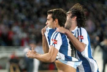 Xabi Prieto celebra un gol contra el Athletic de Bilbao.