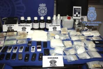 Fotografía faciltiada por la Policía Nacional tras la detención de cuatro personas que se dedicaban a la venta de droga en diferentes provincias y el desmantelamiento de un laboratorio de cocaína (Foto: EFE)