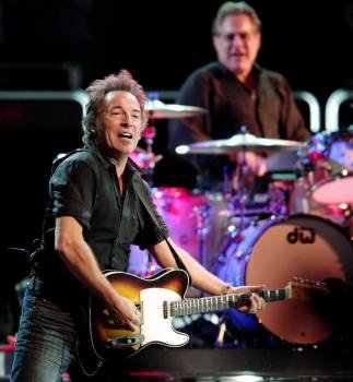 Bruce Springsteen, durante un concierto con su banda.