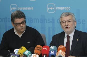 Los concejales del PP Miguel Abad y Rosendo Luis Fernández, en la rueda de prensa. (Foto: MIGUEL ÁNGEL)