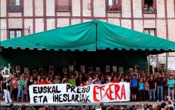 Concentración en favor de los presos de ETA en la localidad guipuzcoana de Hernani. (Foto: INDIAN NAVY)