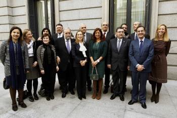 Foto de familia de los diputados gallegos en Madrid, tras tomar posesión de sus cargos, el pasado diciembre. (Foto: BAFFYPRESS)