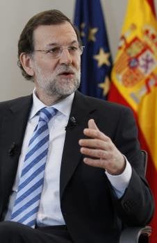 Rajoy durante su entrevista con el director de la Agencia EFE. (Foto: C.M)