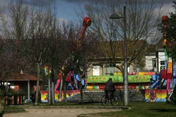 Atracciones instaladas en el Parque da Alameda durante las fiestas del año pasado. (Foto: MARCOS ATRIO)