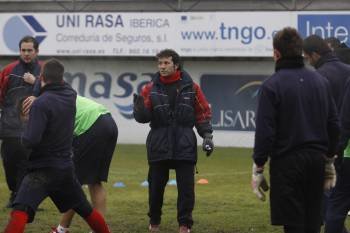 Luisito, en el entrenamiento de ayer del Ourense en O Couto (Foto: Xesús Fariñas)