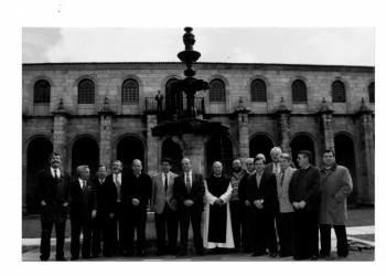 Retiro monacal del Gobierno gallego presidido por Fraga en el Monasterio de Oseira, en 1993. (Foto: ARCHIVO)
