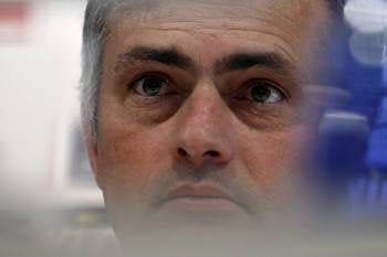 El técnico portugués Jose Mourinho durante la rueda de prensa que ofreció hoy, tras el entrenamiento del Real Madrid (Foto: EFE)