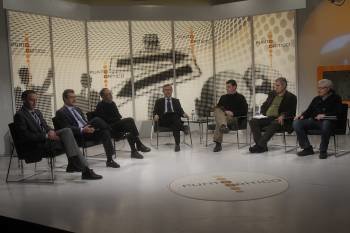 Luis Lamas, Justo de Benito, Manuel Penedo, Lalo Pavón, Alfonso Nogueira, José Castro y José Antonio García, al inicio del programa. (Foto: MIGUEL ÁNGEL)