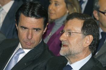 José Manuel Soria, ministro de Industria, con Mariano  Rajoy. (Foto: J.C.HIDALGO)