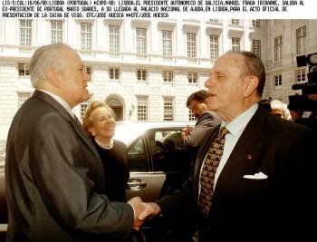Soares y Fraga, en un encuentro en Lisboa, en junio de 1998 