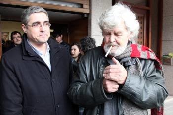 Aymerich y Beiras, tras la reunión de sus respectivas corrientes, en Santiago de Compostela. (Foto: VICENTE PERNÍA)