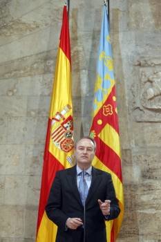 El president de la Generalitat, Alberto Fabra, durante la rueda de prensa que ha ofrecido hoy en la que ha dicho que su antecesor en el cargo, Francisco Camps (Foto: ef)