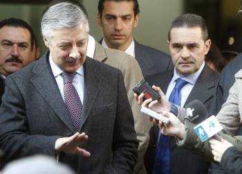 El exministro de Fomento y actual diputado socialista, José Blanco, a su salida del Tribunal Supremo  (Foto: EFE)