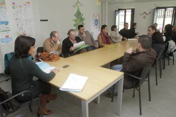 Carmen Rodríguez preside una reunión que mantuvo con representantes sindicales en diciembre. (Foto: MIGUEL ÁNGEL)