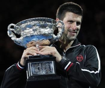 Novak Djokovic con el trofeo de vencedor (Foto: EFE)
