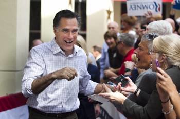 El aspirante a la candidatura republicana a la Casa Blanca Mitt Romney durante un encuentro con simpatizantes en Naples, Florida (Foto: EFE)