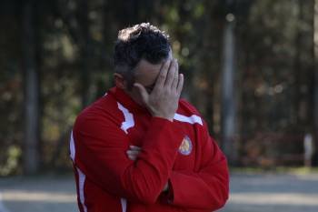 El entrenador del Vilariño, desconsolado (Foto: JAINER BARROS)