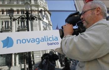 Protestas frente a Novagalicia Banco (Foto: EFE)