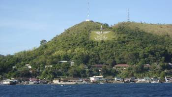 Vista general de la isla de Culión, al oeste de Filipinas, antes conocida como 'isla de los muertos vivientes' por albergar la mayor colonia de infectados de lepra en el mundo. (Foto: EFE)
