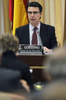  El ministro José Manuel Soria  en su intervención en la Comisión de Industria, Energía y Turismo del Congreso (Foto: EFE)