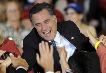  El exgobernador de Massachusetts y precandidato presidencial republicano Mitt Romney celebra su victoria hoy (Foto: EFE)