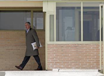 Pablo Crespo, ayer a su salida de la prisión de Soto del Real tras el abono de la fianza. (Foto: MANUEL H. DE LEÓN)