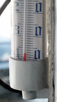 Un termómetro marca los 37 grados bajo cero en Jablonka (Polonia)  (Foto: EFE)