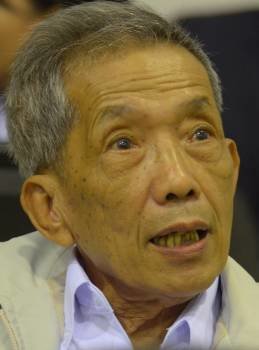 Fotografía cedida que muestra al jefe torturador del Jemer Rojo, Kaing Guek Eav, alias Duch, este, viernes 3 de febrero de 2012, en las Cámaras Extraordinarias de las Cortes de Camboya (Foto: EFE)