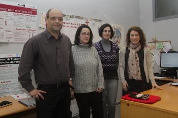 Florentino Fernández, junto a parte de su equipo. Le acompañan Eva Lorenzo, Rosalía Laza y Reyes Pavón. (Foto: MIGUEL ÁNGEL)