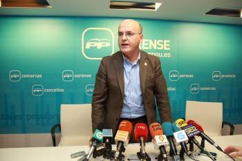 Baltar Blanco anunciando la decisión del PPOU que lo eligió como candidato oficial a la presidencia. (Foto: JOSÉ PAZ)