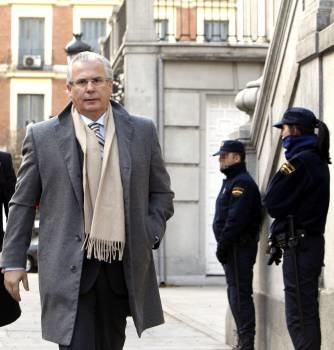 El juez Baltasar Garzón llega al Tribunal Supremo, donde se celebra un juicio contra él por investigar los crímenes del franquismo (Foto: EFE)