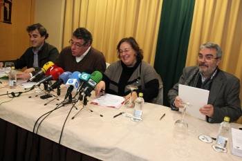 Rivas, Otero, López y Fernández, durante la rueda de prensa conjunta en Santiago de Compostela.  (Foto: VICENTE PERNÍA)