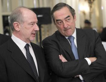 El presidente de Bankia, Rodrigo Rato (i), y el de la CEOE, Juan Rosell, asistieron hoy a la conferencia del consejero delegado de Caixabank, Juan María Nin, en los desayunos del Forum Europa (Foto: EFE)