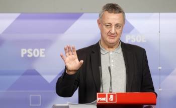 Jesús Caldera, durante la rueda de prensa que ofreció en Madrid (Foto: EFE)