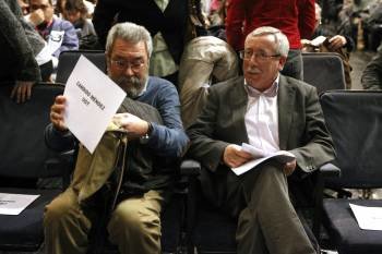 Los secretarios generales de UGT, Cándido Méndez (i), y CCOO, Ignacio Fernández Toxo (Foto: EFE)