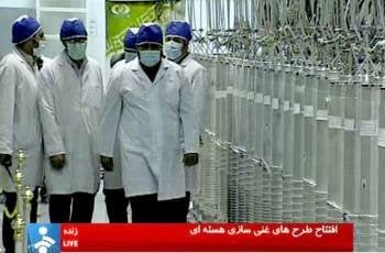 Imagen capturada de una emisión de la televisión estatal iraní (IRIB), de científicos visitando la planta nuclear de Natanz. EFE/IRIB 