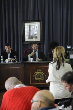 El alcalde, Argimiro Marnotes (centro), durante la sesión plenaria de ayer. (Foto: MARTIÑO PINAL)