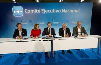 Floriano, Cospedal, Rajoy, Arenas y Pons, en la primera reunión del Comité Ejecutivo del PP. (Foto: JUANJO MARTÍN)